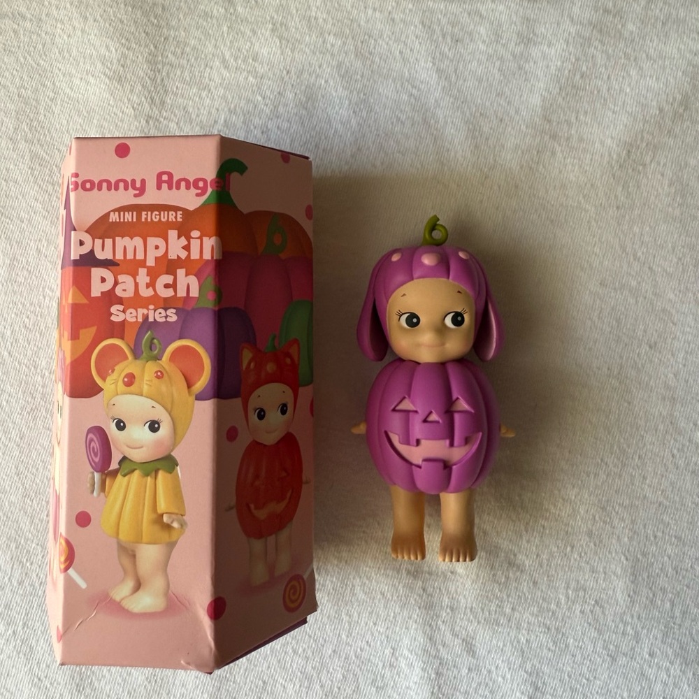 NWT Sonny Angel Pumpkin Patch  Lop Ear Rabbit Mini Figure